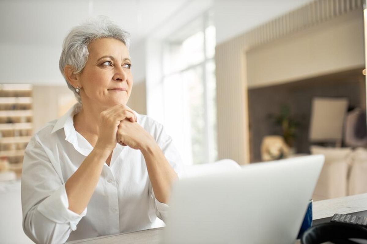 Para as mulheres, a idade mínima subiu para 59 anos, com pelo menos 30 anos de contribuição.