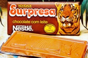 Embalagem antiga do Chocolate Surpresa da Nestlé.